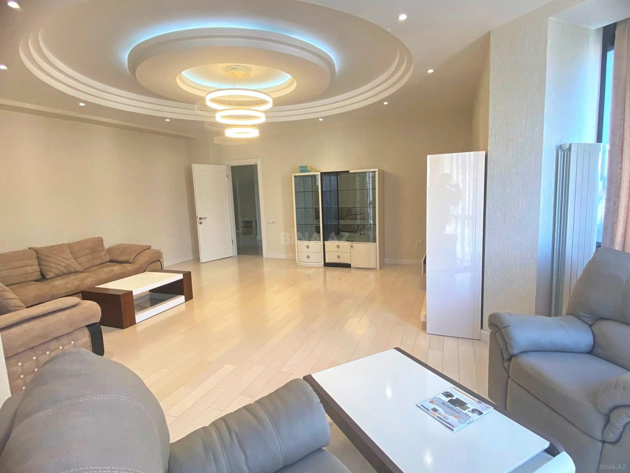 Kirayə verilir 4 otaqlı mənzil 200 m²