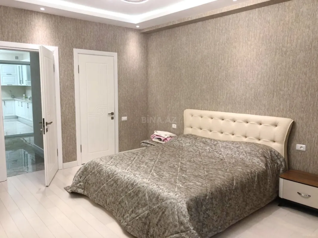 Kirayə verilir 4 otaqlı mənzil 200 m²