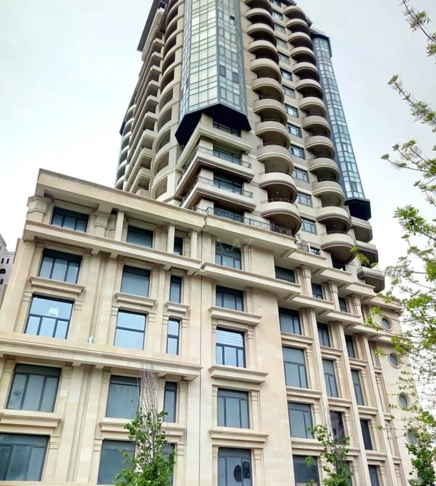 Kirayə verilir 4 otaqlı mənzil 200 m²