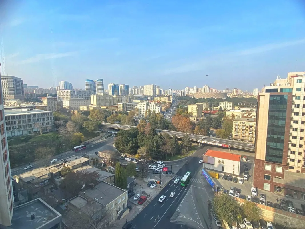 Kirayə verilir 4 otaqlı mənzil 200 m²