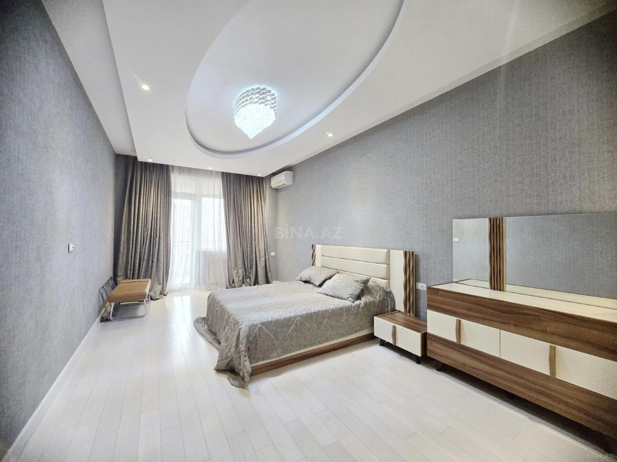 Kirayə verilir 4 otaqlı mənzil 200 m²