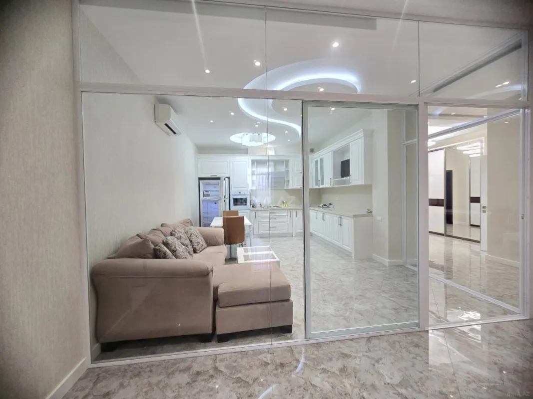 Kirayə verilir 4 otaqlı mənzil 200 m²