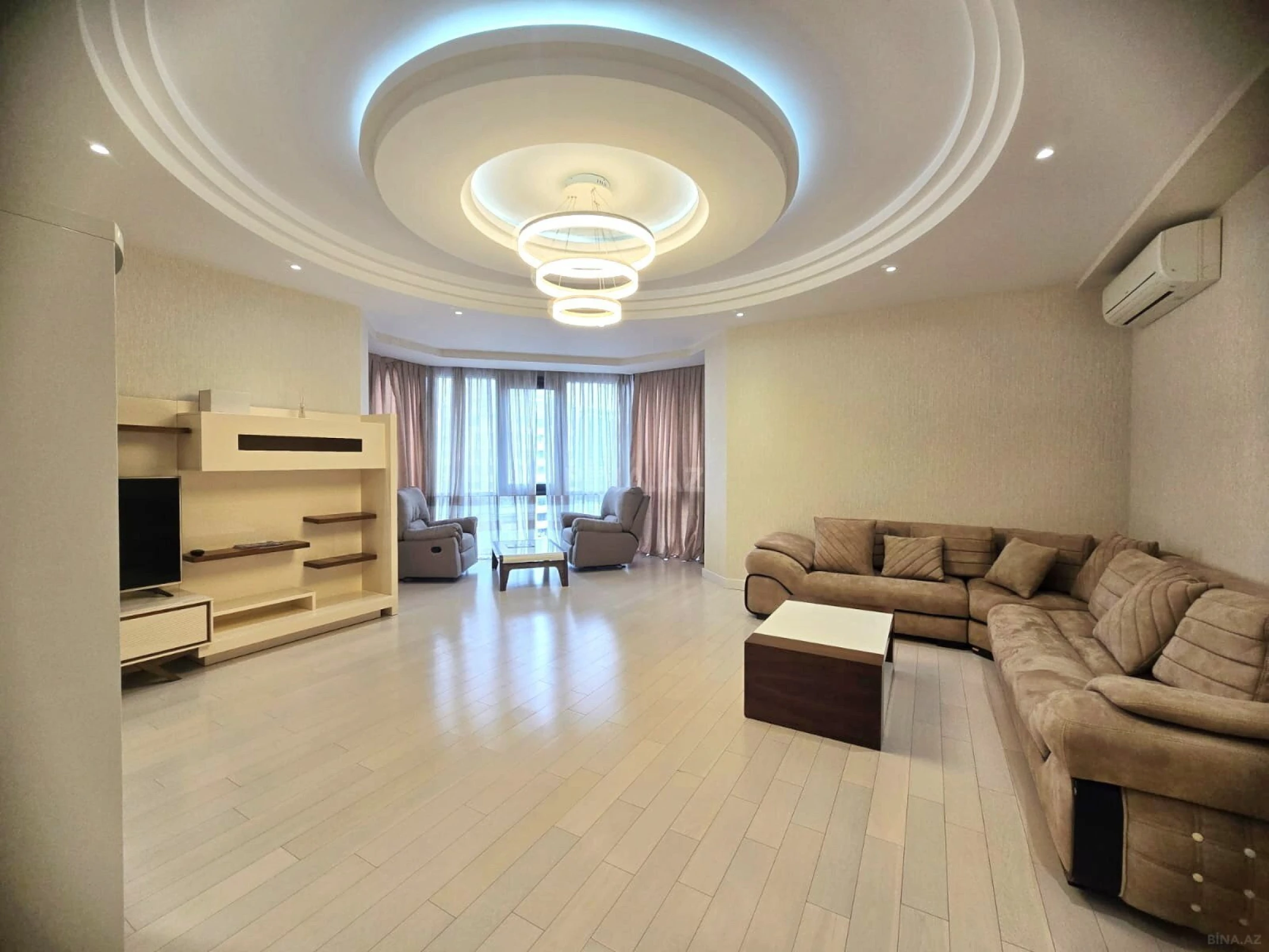 Kirayə verilir 4 otaqlı mənzil 200 m²