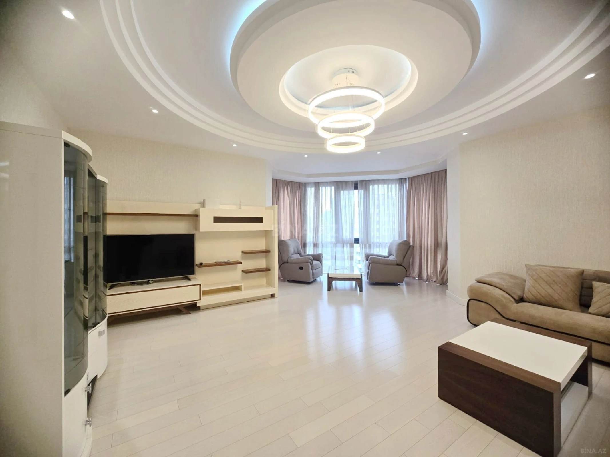 Kirayə verilir 4 otaqlı mənzil 200 m²
