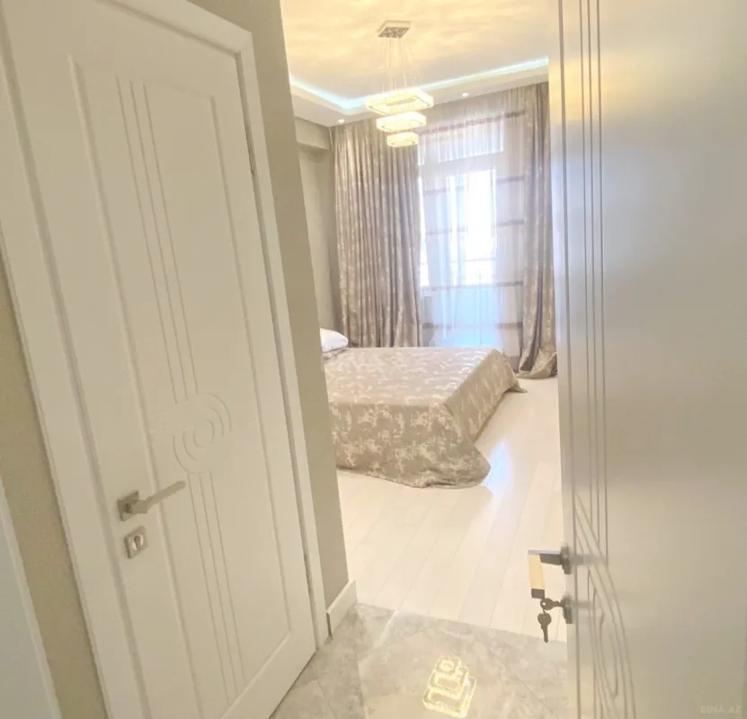 Kirayə verilir 4 otaqlı mənzil 200 m²