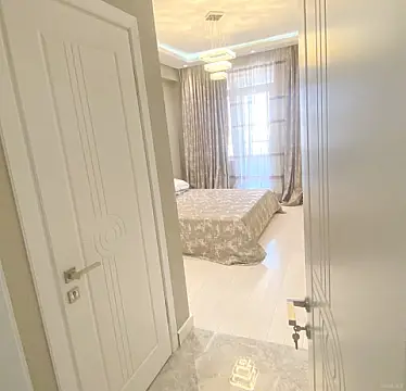 Kirayə verilir 4 otaqlı mənzil 200 m²