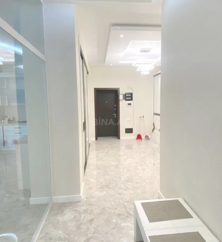 Kirayə verilir 4 otaqlı mənzil 200 m²