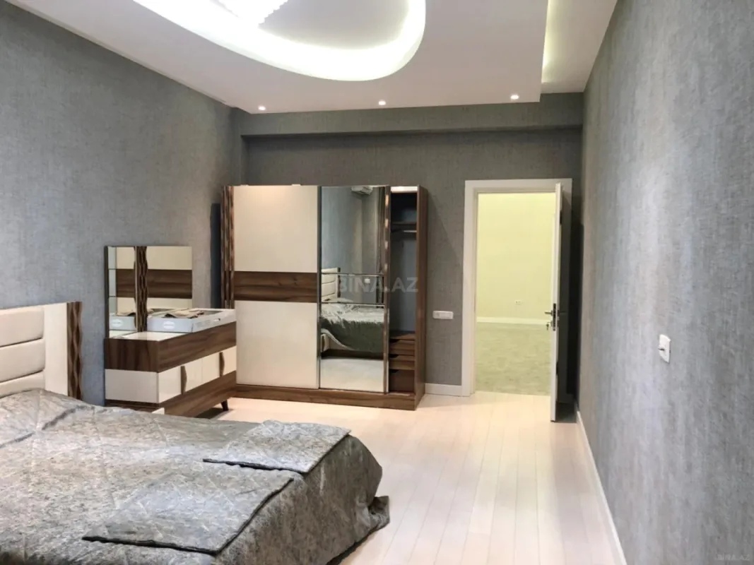 Kirayə verilir 4 otaqlı mənzil 200 m²