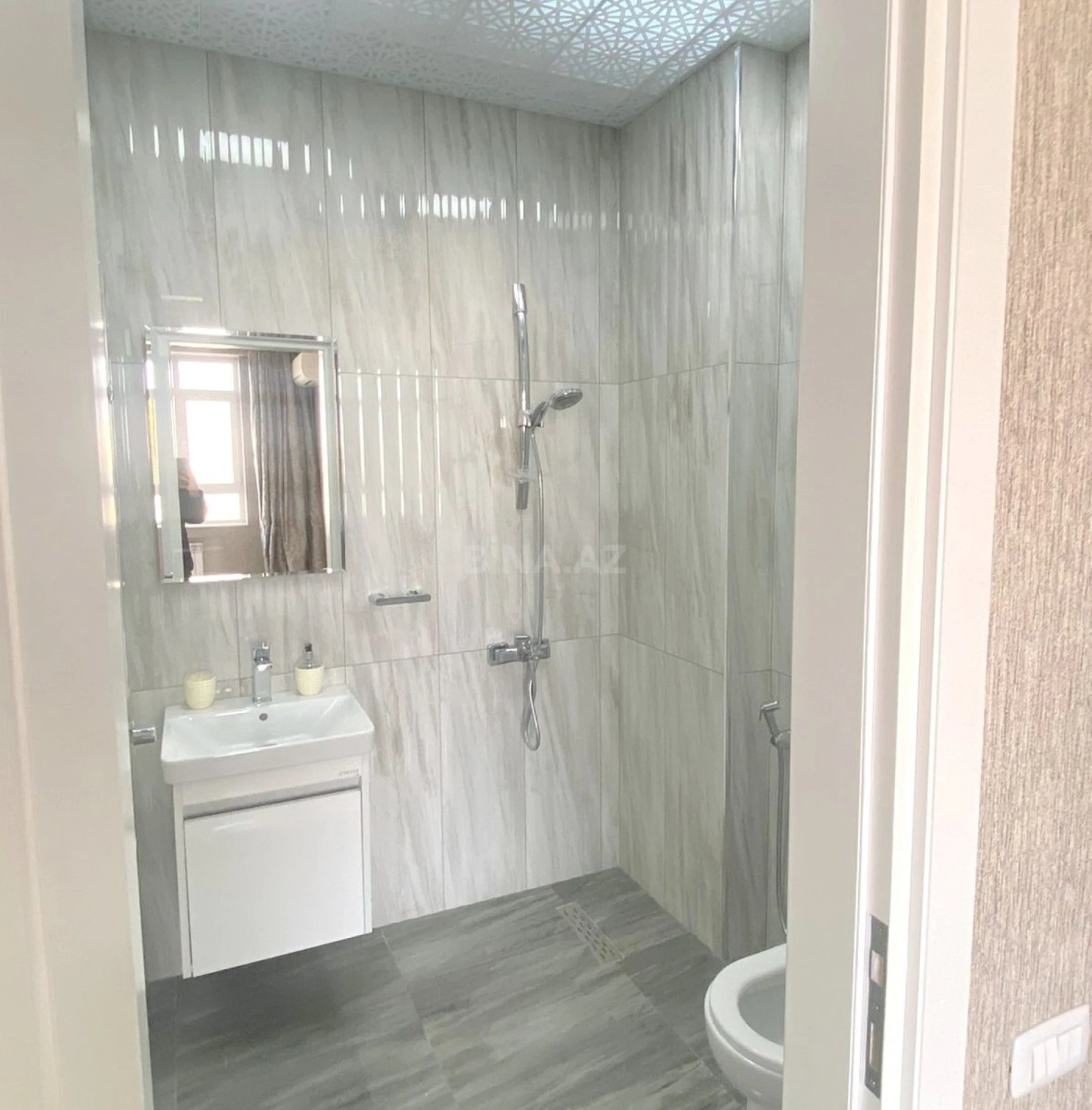 Kirayə verilir 4 otaqlı mənzil 200 m²