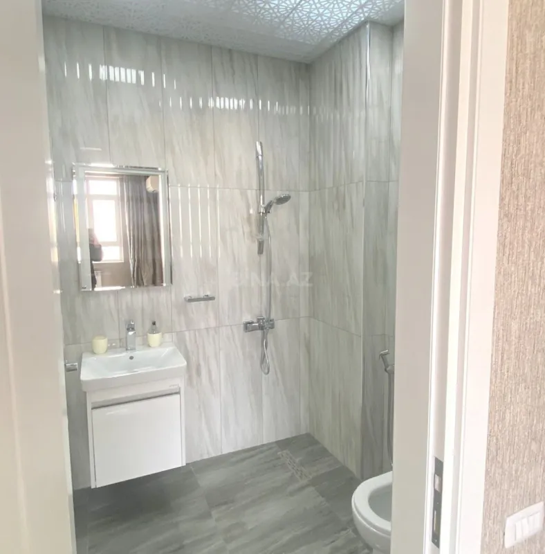 Kirayə verilir 4 otaqlı mənzil 200 m²
