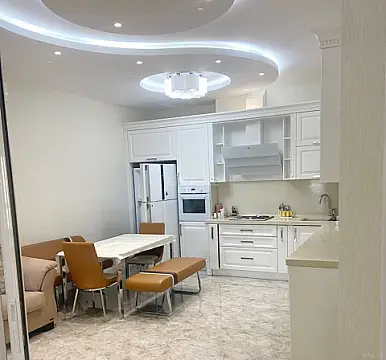 Kirayə verilir 4 otaqlı mənzil 200 m²