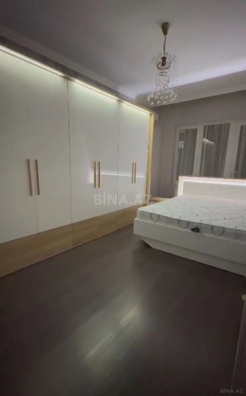 Satılır 4 otaqlı mənzil 100 m²