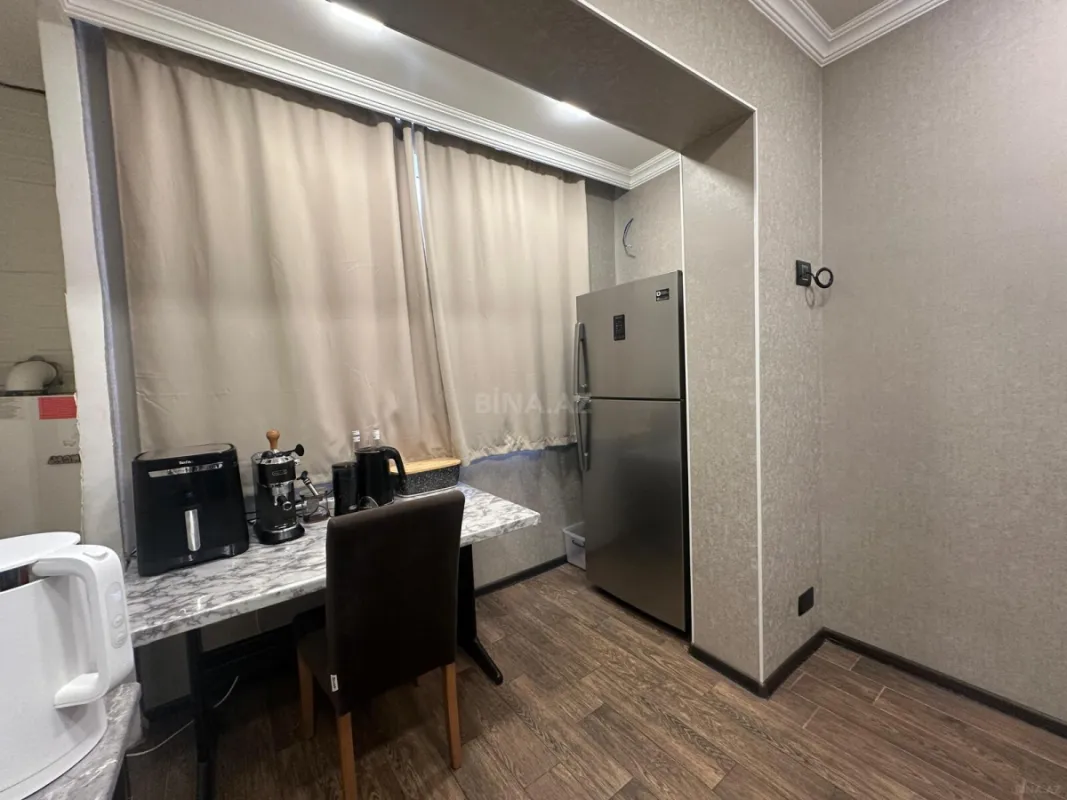 Satılır 4 otaqlı mənzil 100 m²