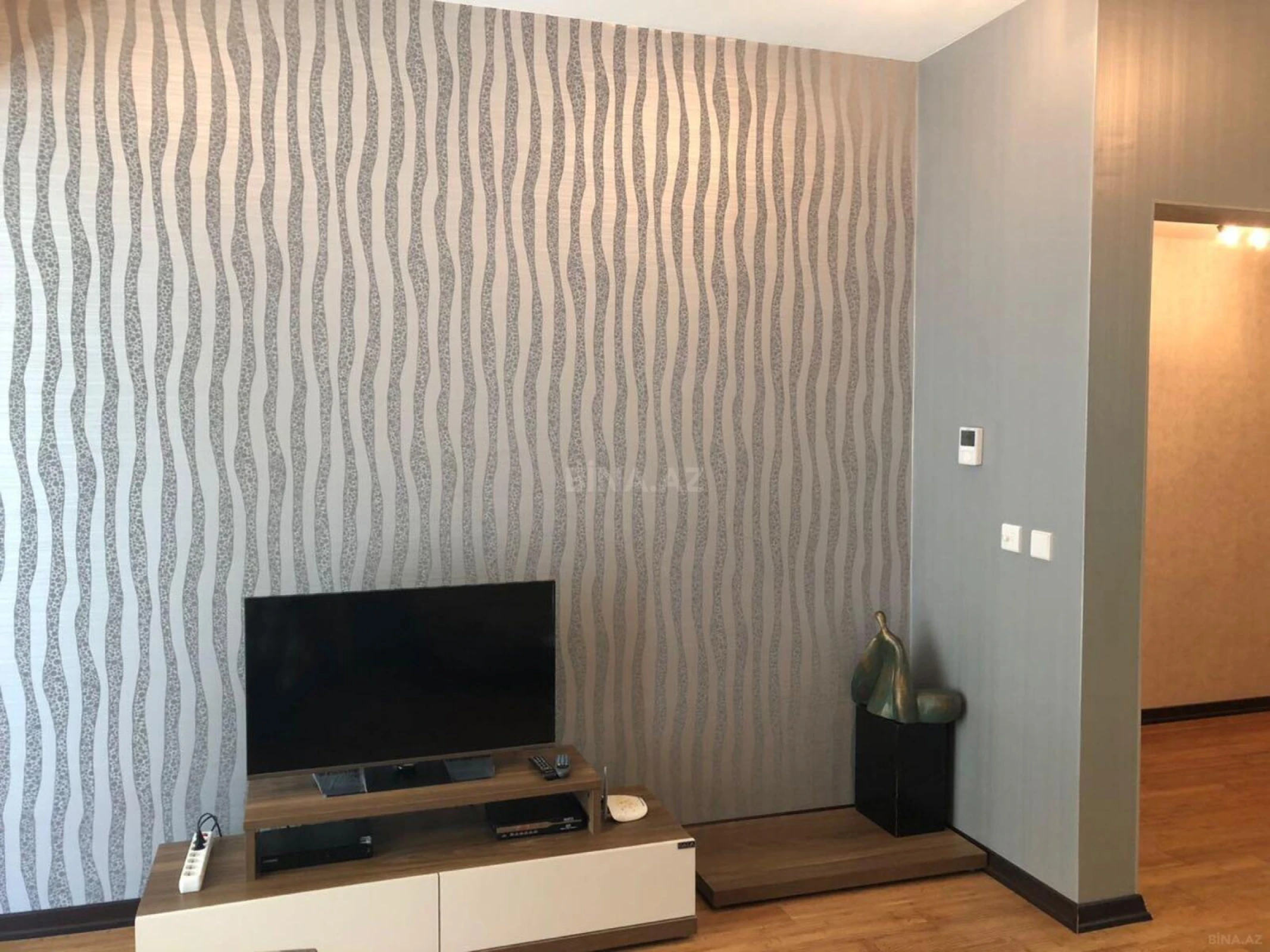 Kirayə verilir 2 otaqlı mənzil 95 m²