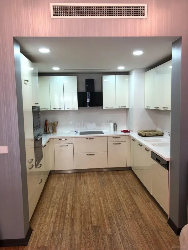 Kirayə verilir 2 otaqlı mənzil 95 m²