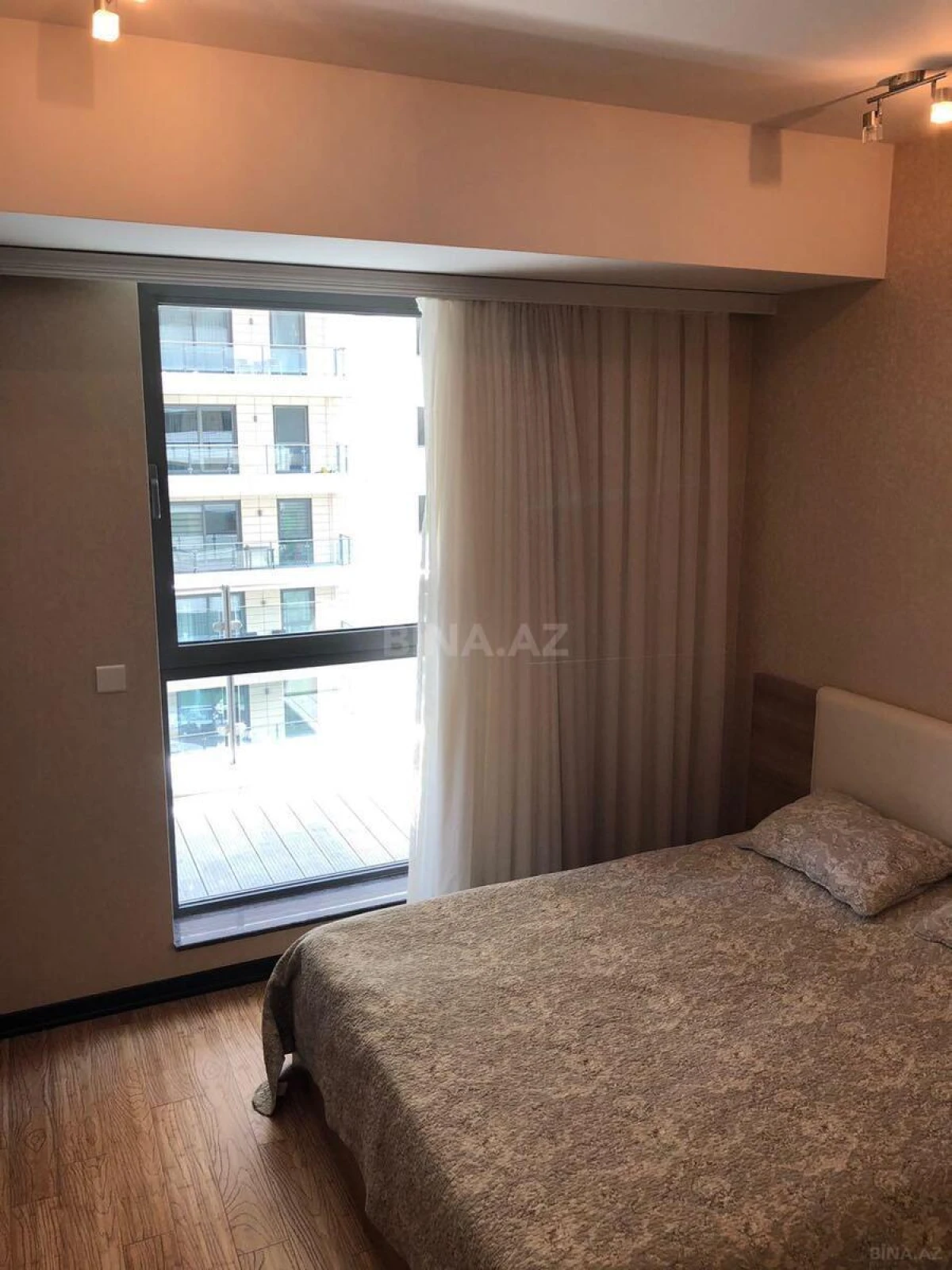 Kirayə verilir 2 otaqlı mənzil 95 m²