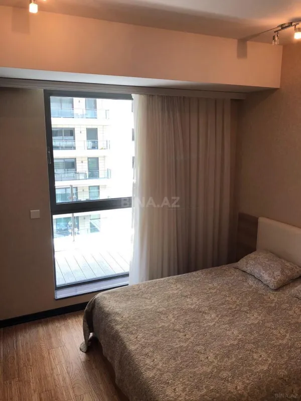Kirayə verilir 2 otaqlı mənzil 95 m²