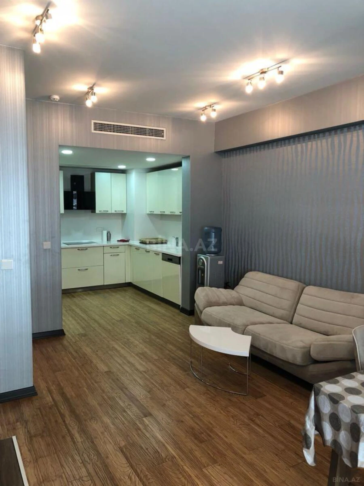 Kirayə verilir 2 otaqlı mənzil 95 m²