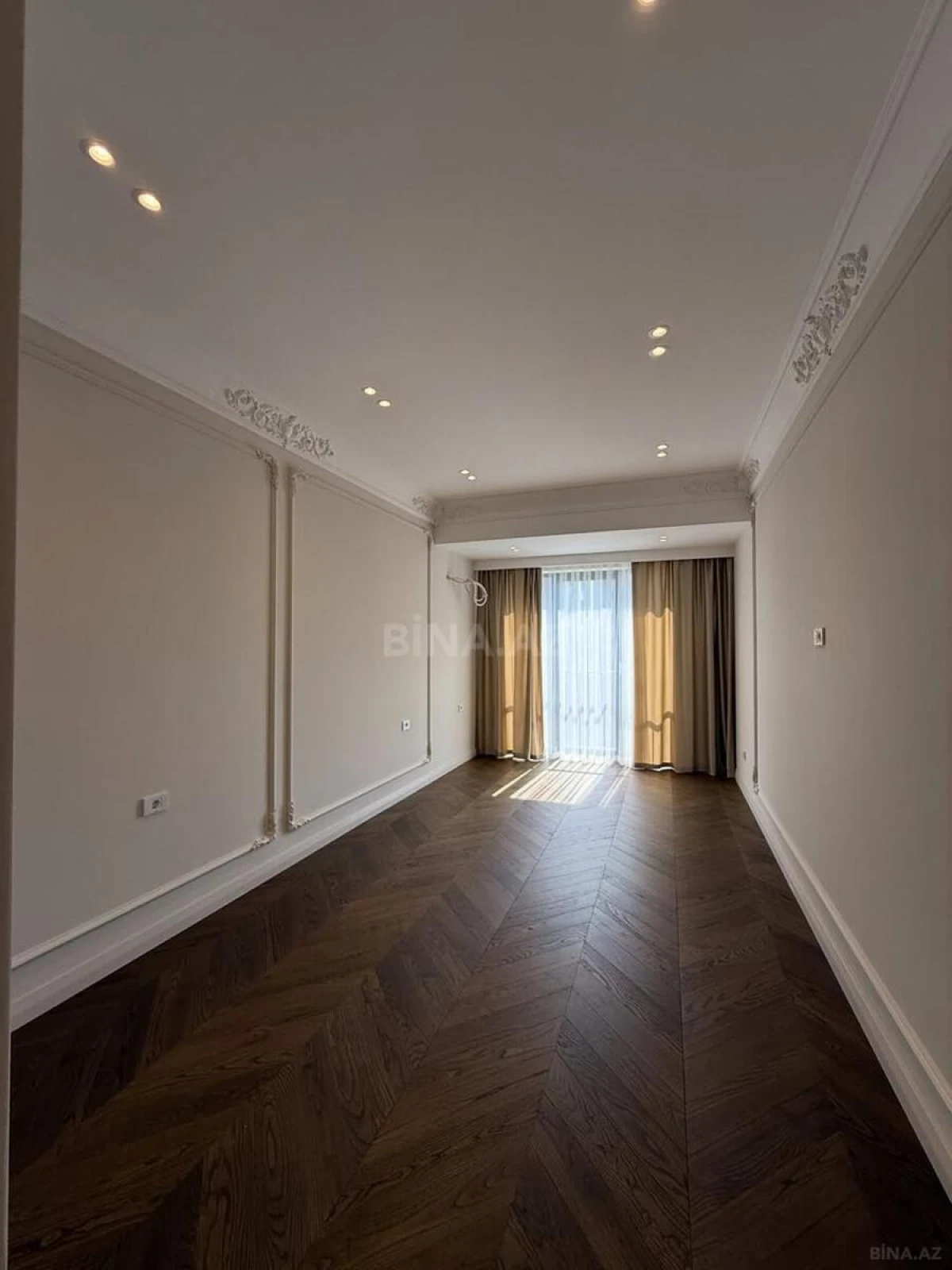 Satılır 3 otaqlı mənzil 127 m²