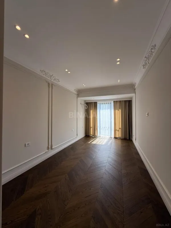 Satılır 3 otaqlı mənzil 127 m²