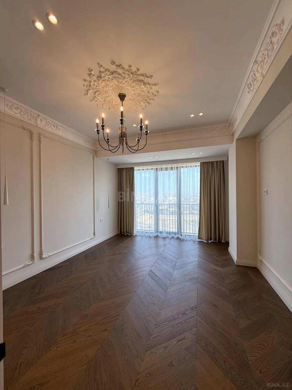 Satılır 3 otaqlı mənzil 127 m²