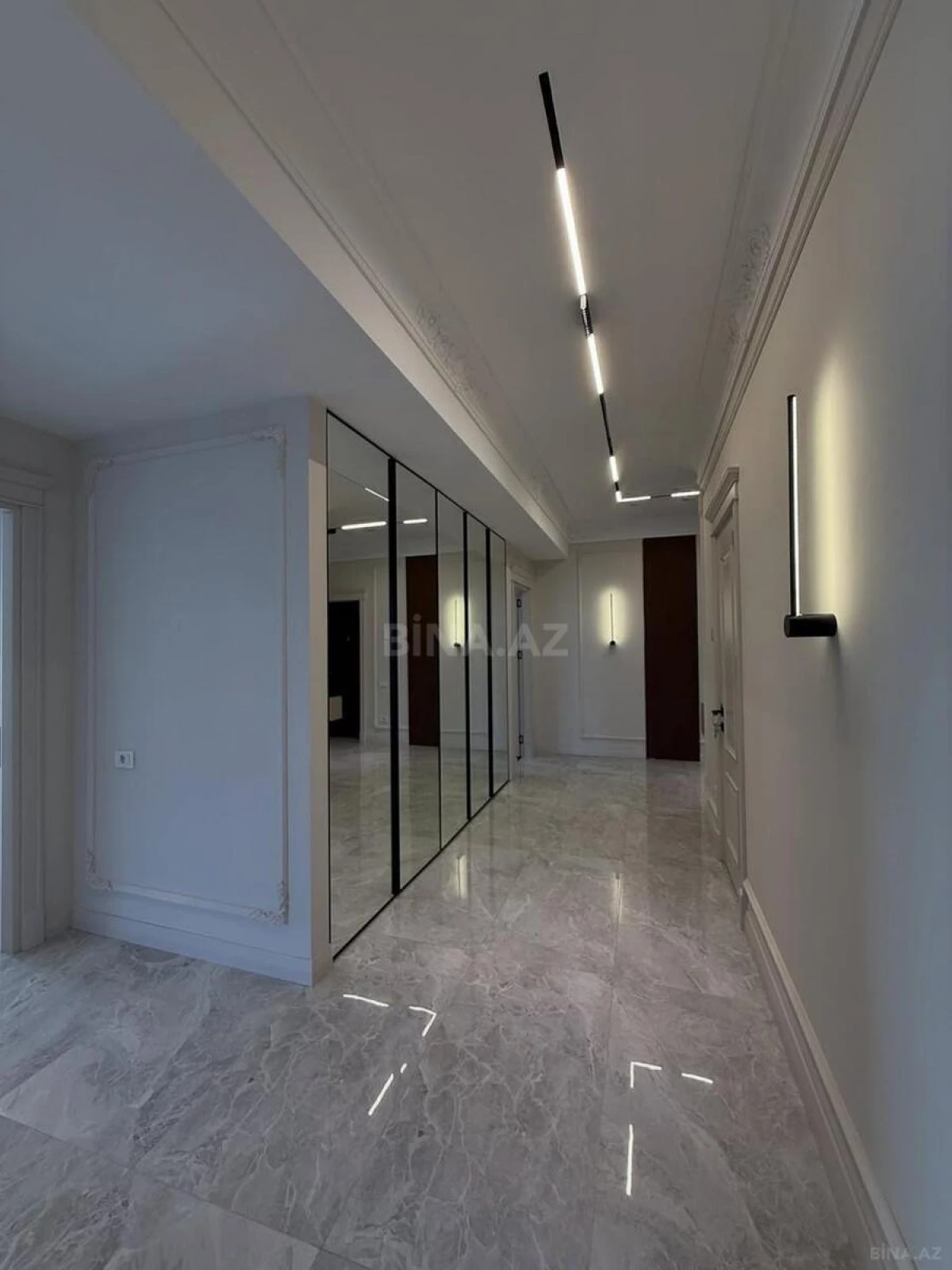 Satılır 3 otaqlı mənzil 127 m²