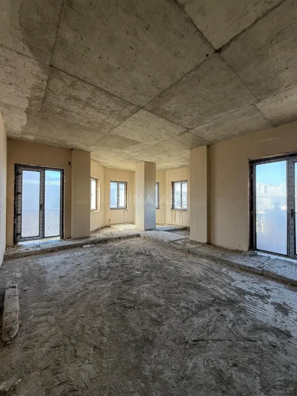 Satılır 5 otaqlı mənzil 300 m²