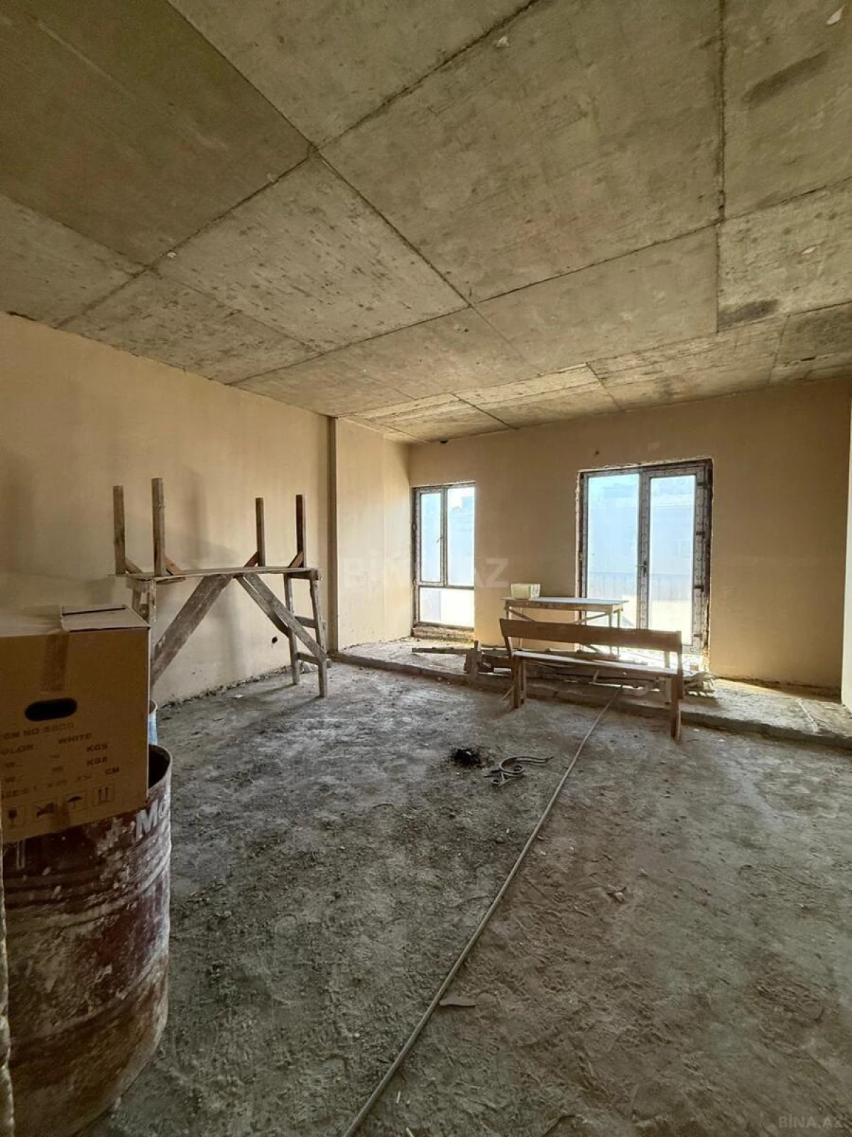 Satılır 5 otaqlı mənzil 300 m²