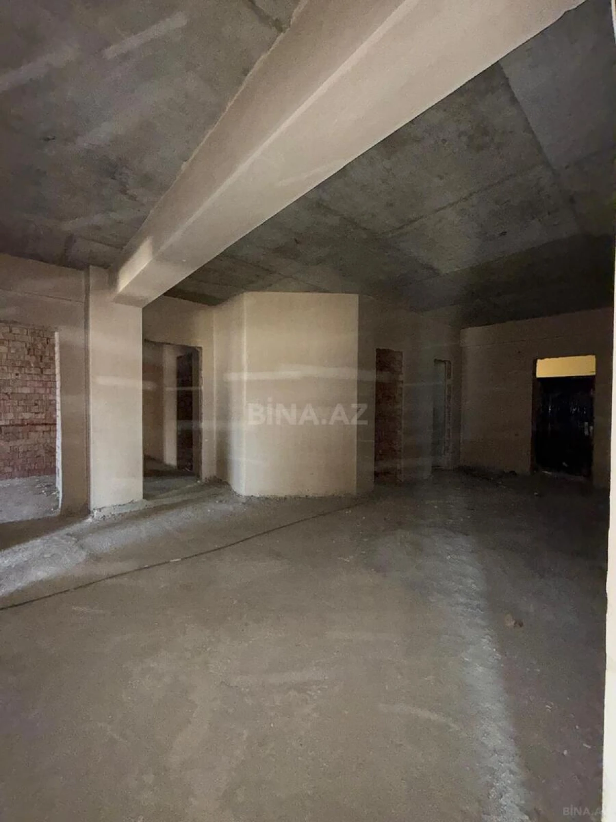 Satılır 5 otaqlı mənzil 300 m²