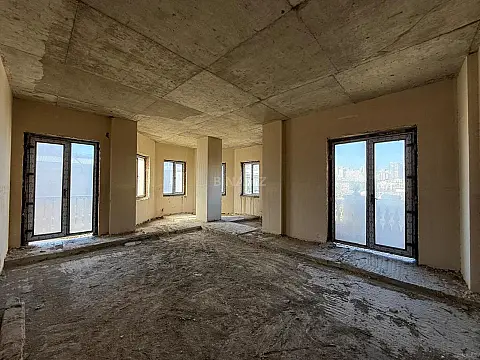 Satılır 5 otaqlı mənzil 300 m²