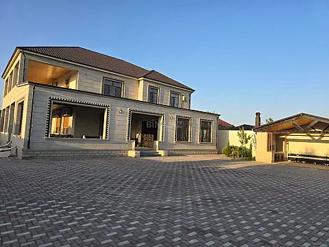 Satılır 7 otaqlı həyət evi 400 m²