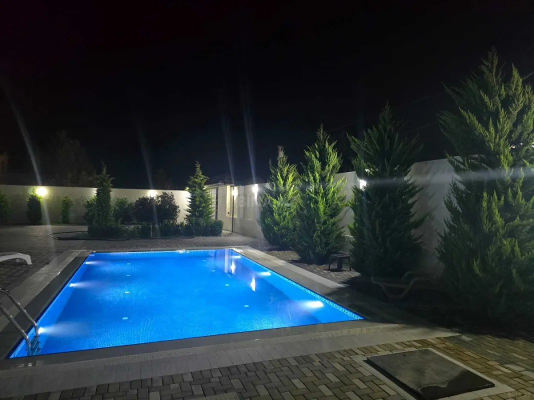 Satılır 7 otaqlı həyət evi 400 m²