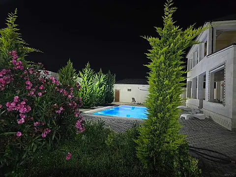 Satılır 7 otaqlı həyət evi 400 m²