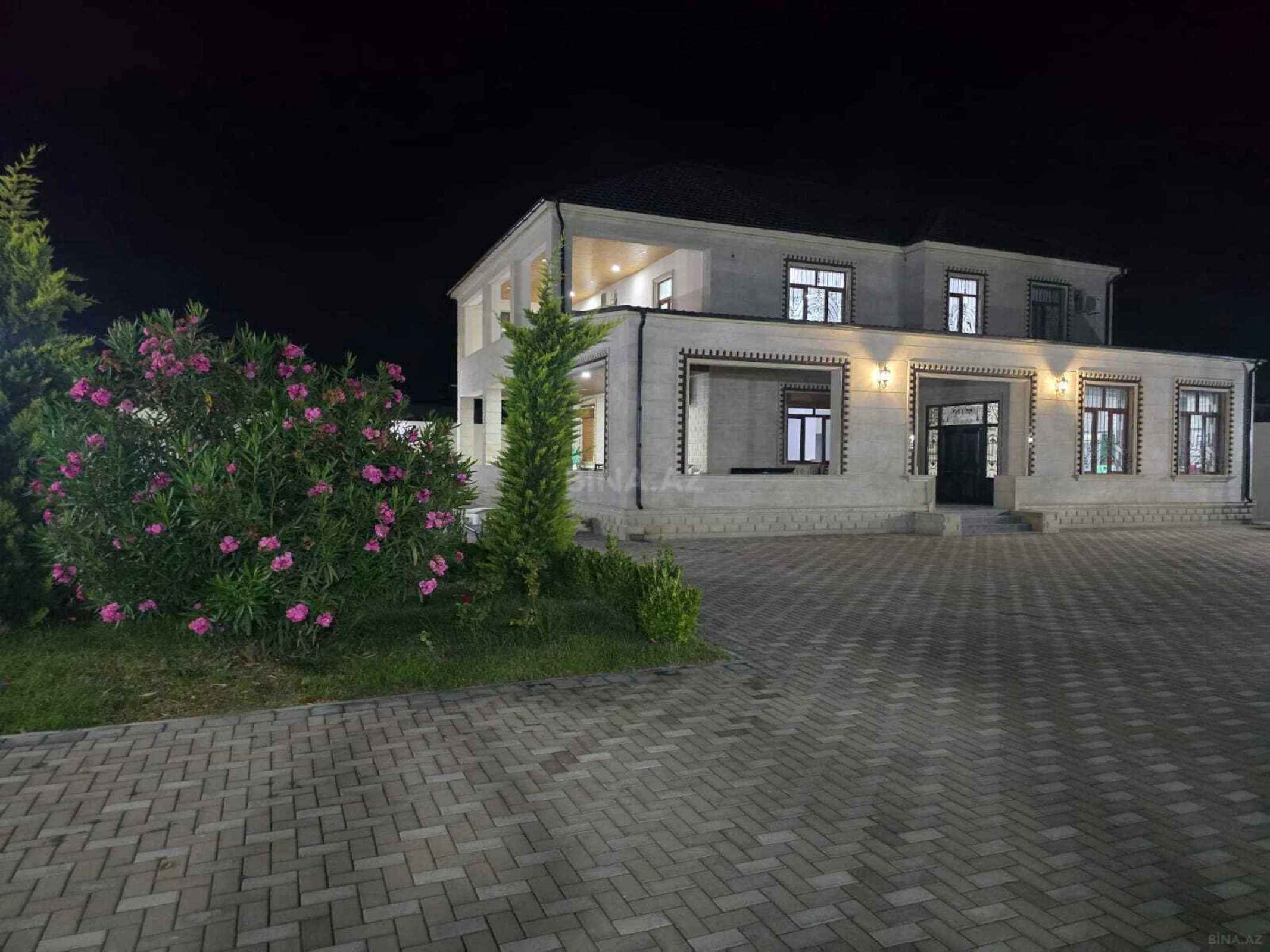 Satılır 7 otaqlı həyət evi 400 m²