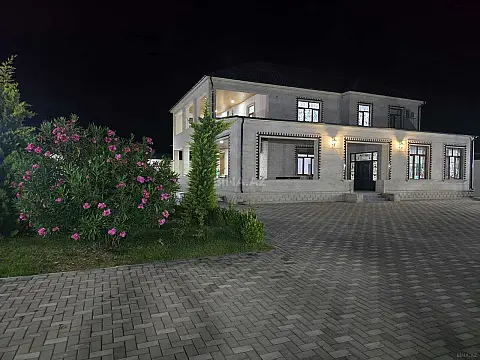 Satılır 7 otaqlı həyət evi 400 m²