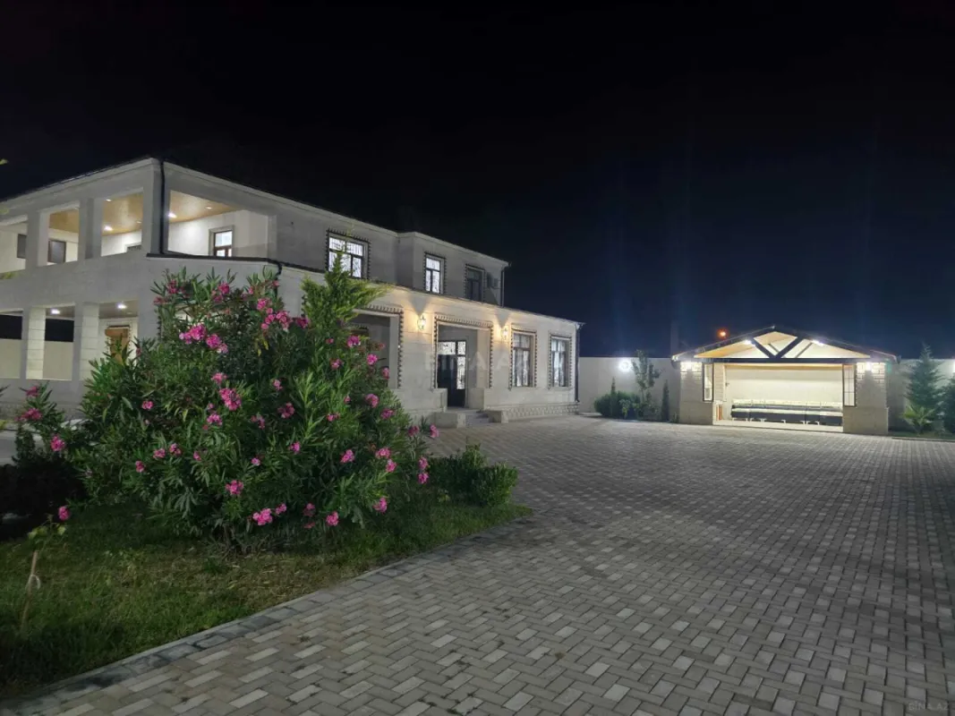Satılır 7 otaqlı həyət evi 400 m²