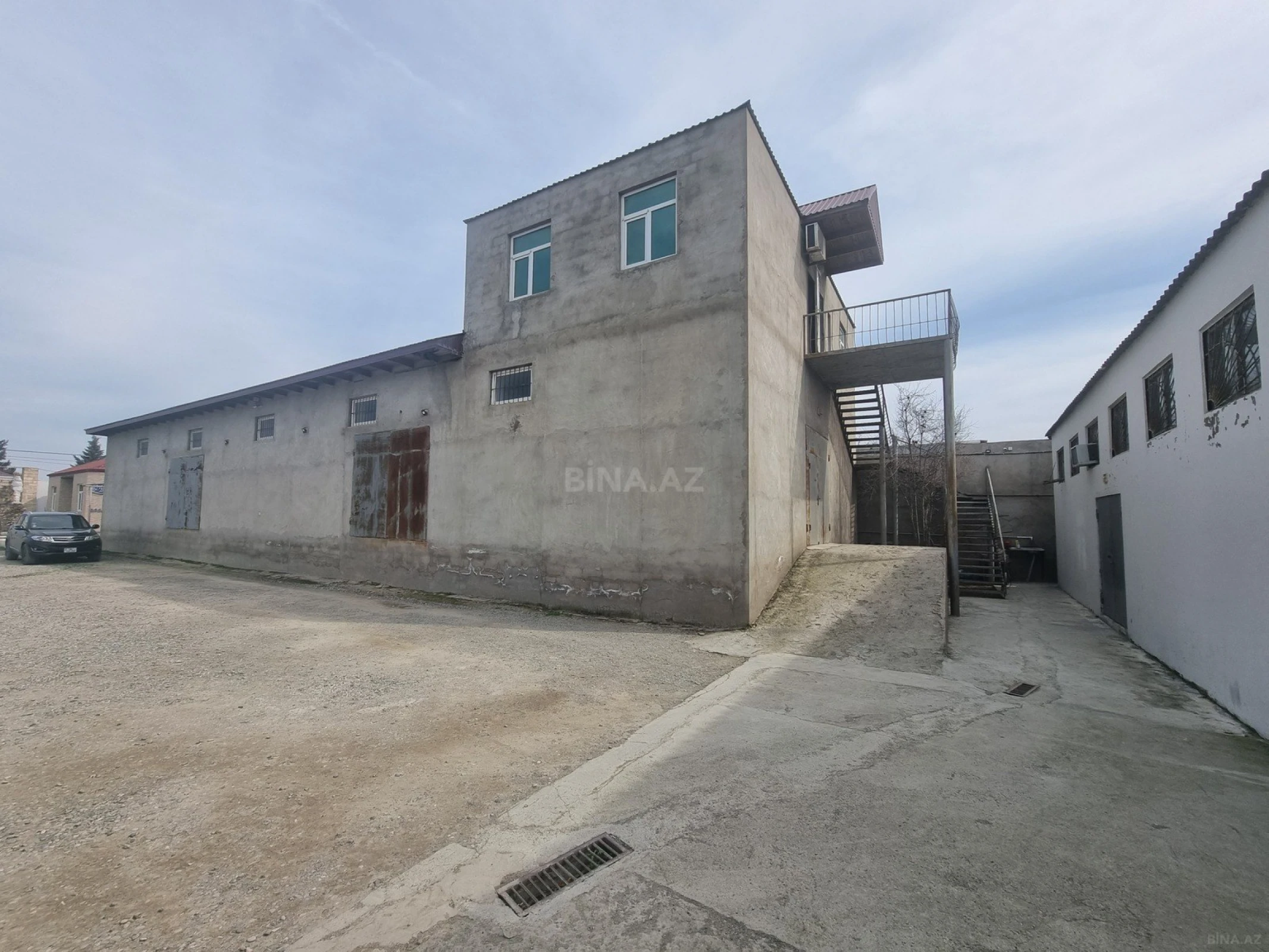 Satılır obyekt 1100 m²