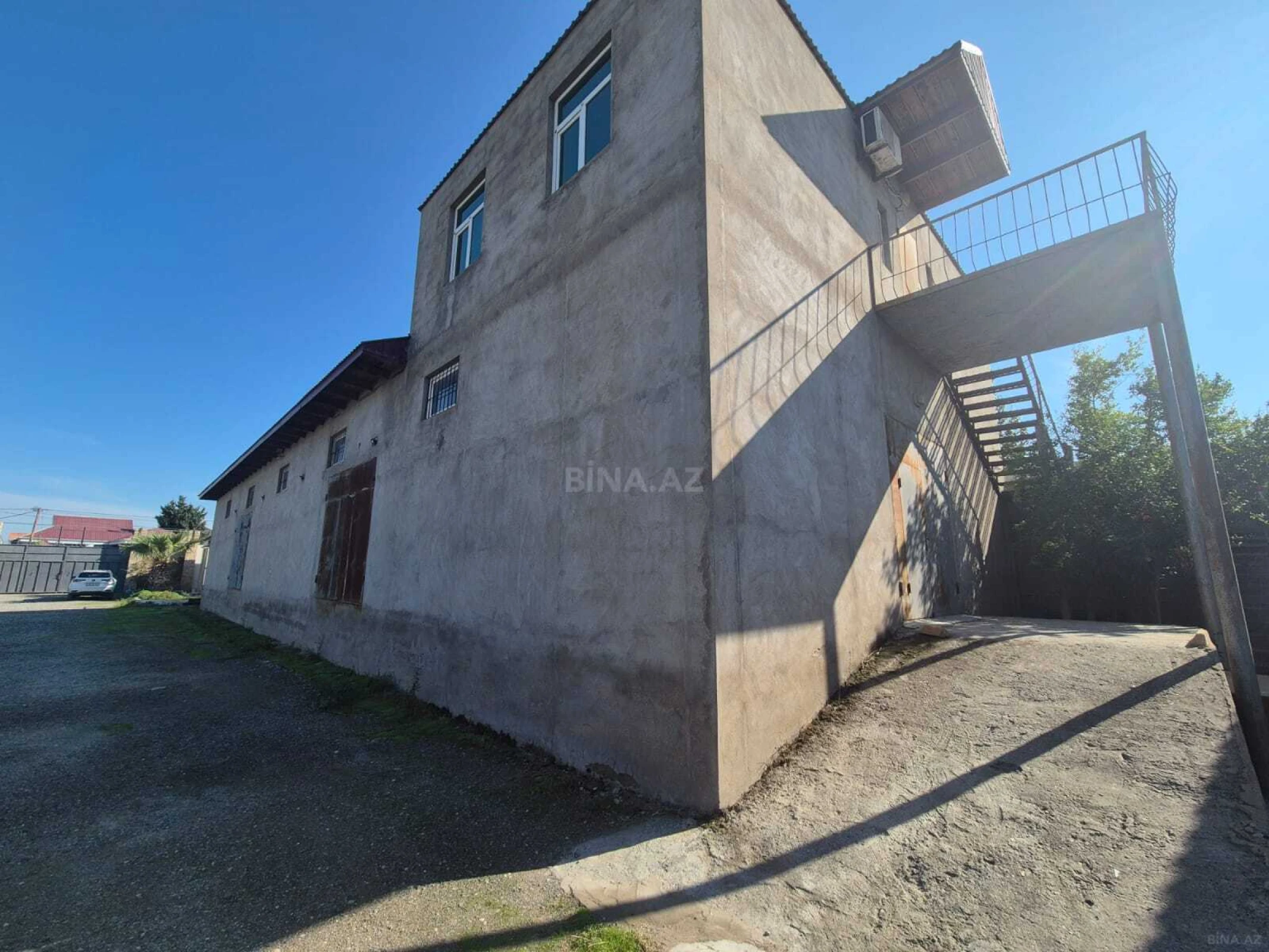 Satılır obyekt 1100 m²