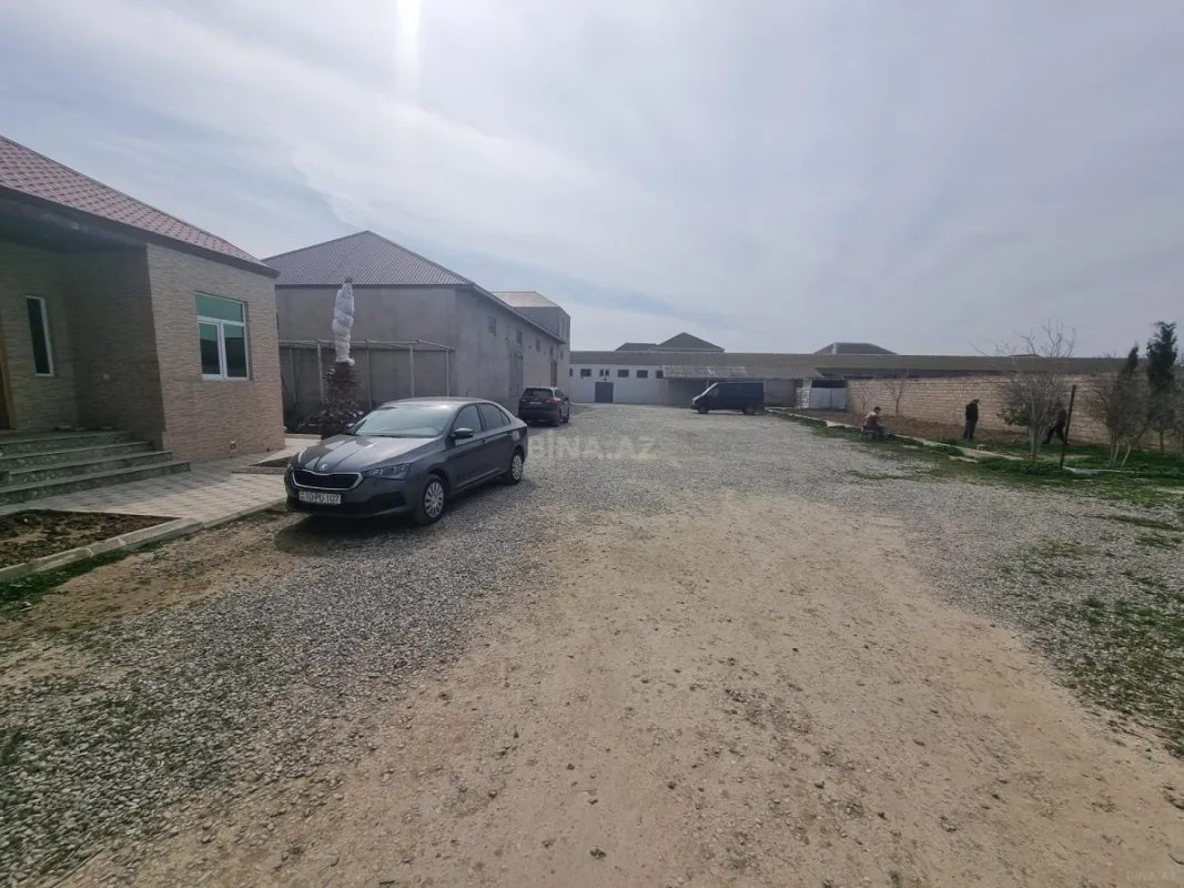 Satılır obyekt 1100 m²