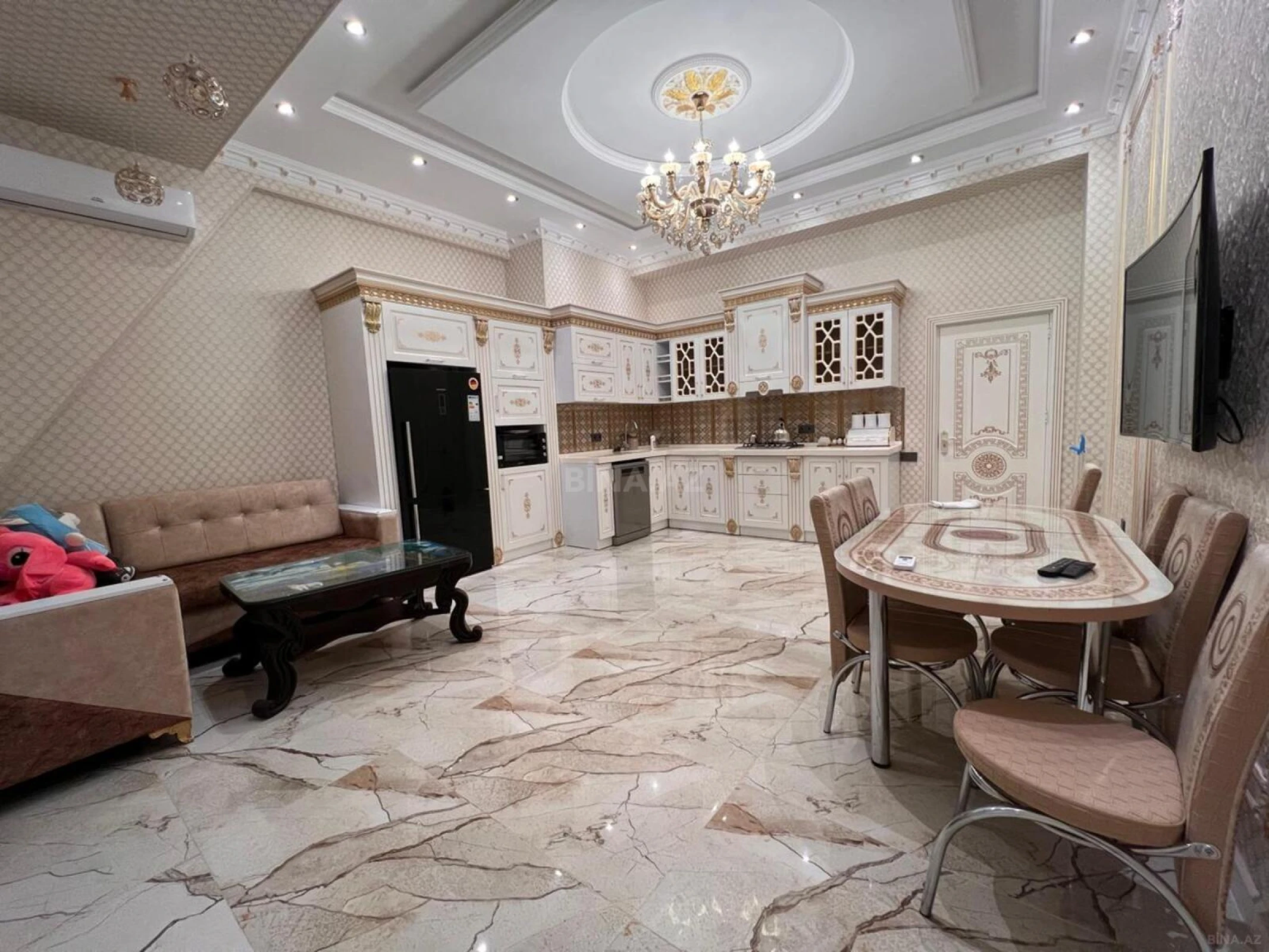 Kirayə verilir 3 otaqlı mənzil 160 m²