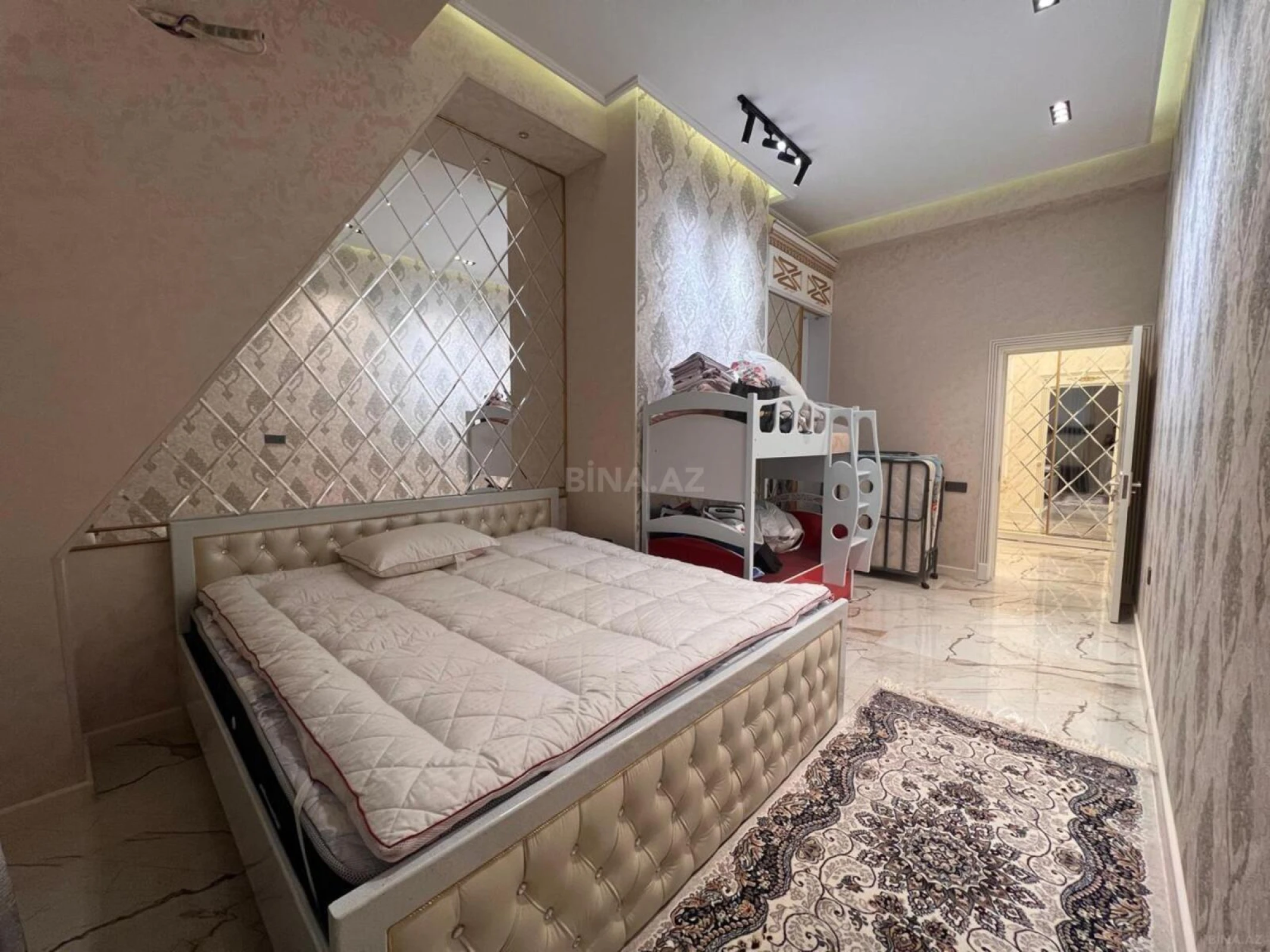 Kirayə verilir 3 otaqlı mənzil 160 m²