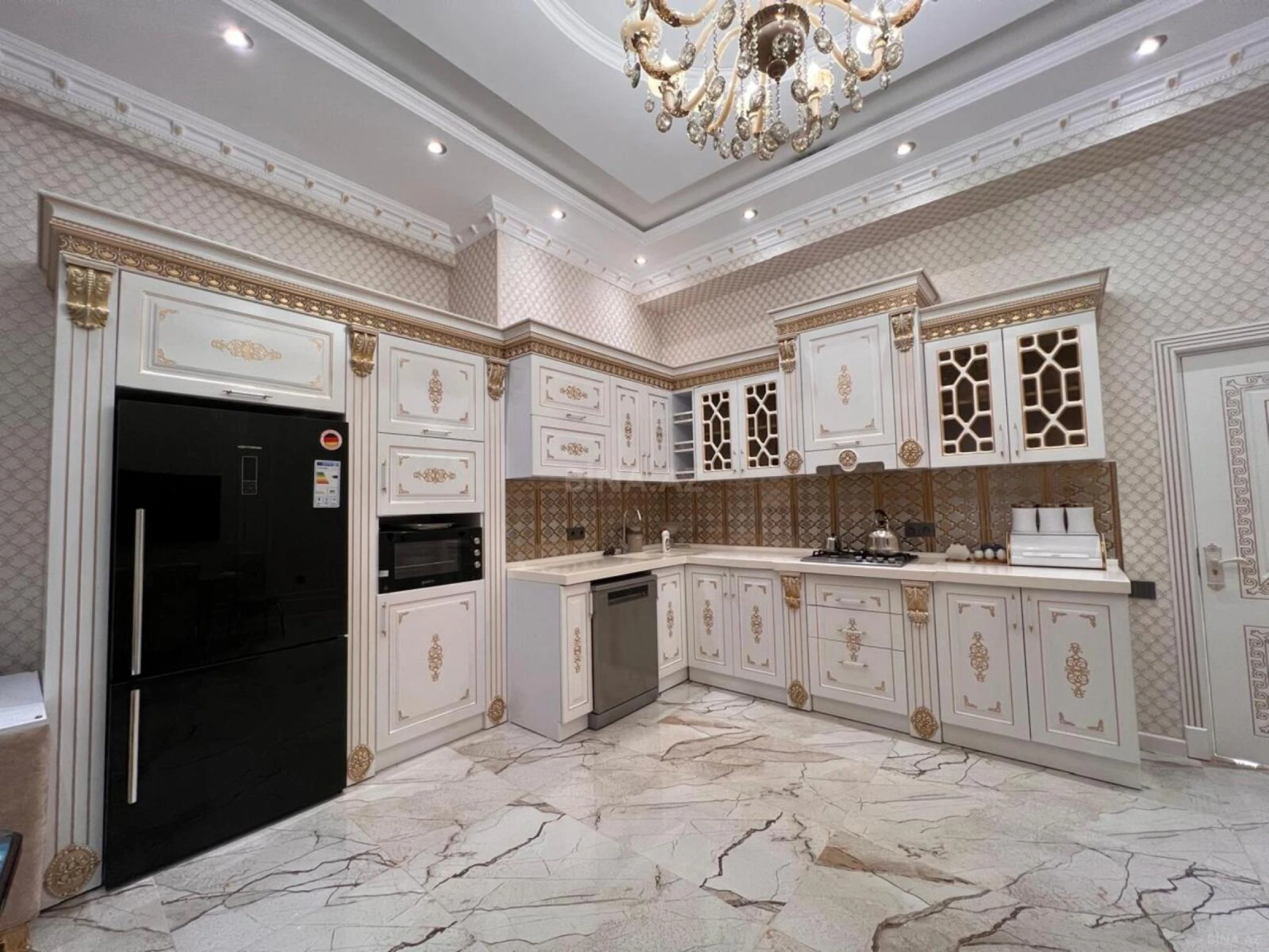 Kirayə verilir 3 otaqlı mənzil 160 m²