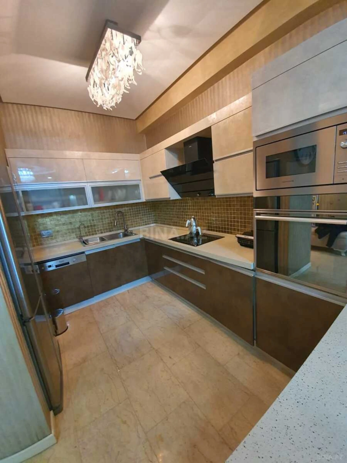 Satılır 3 otaqlı mənzil 112 m²