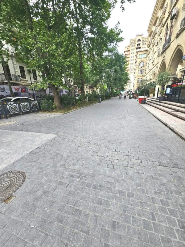 Satılır obyekt 220 m²