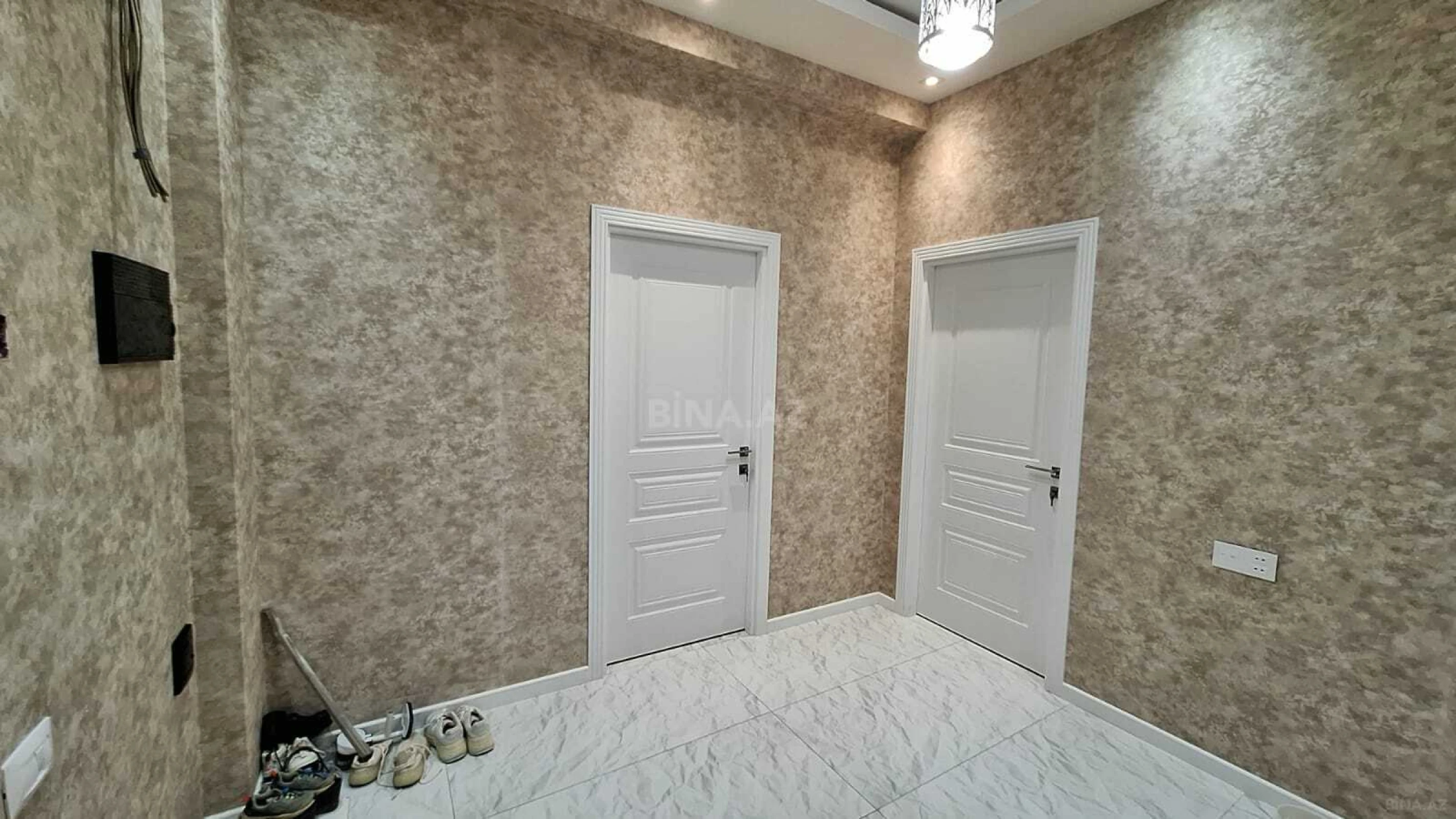 Satılır 2 otaqlı mənzil 77 m²