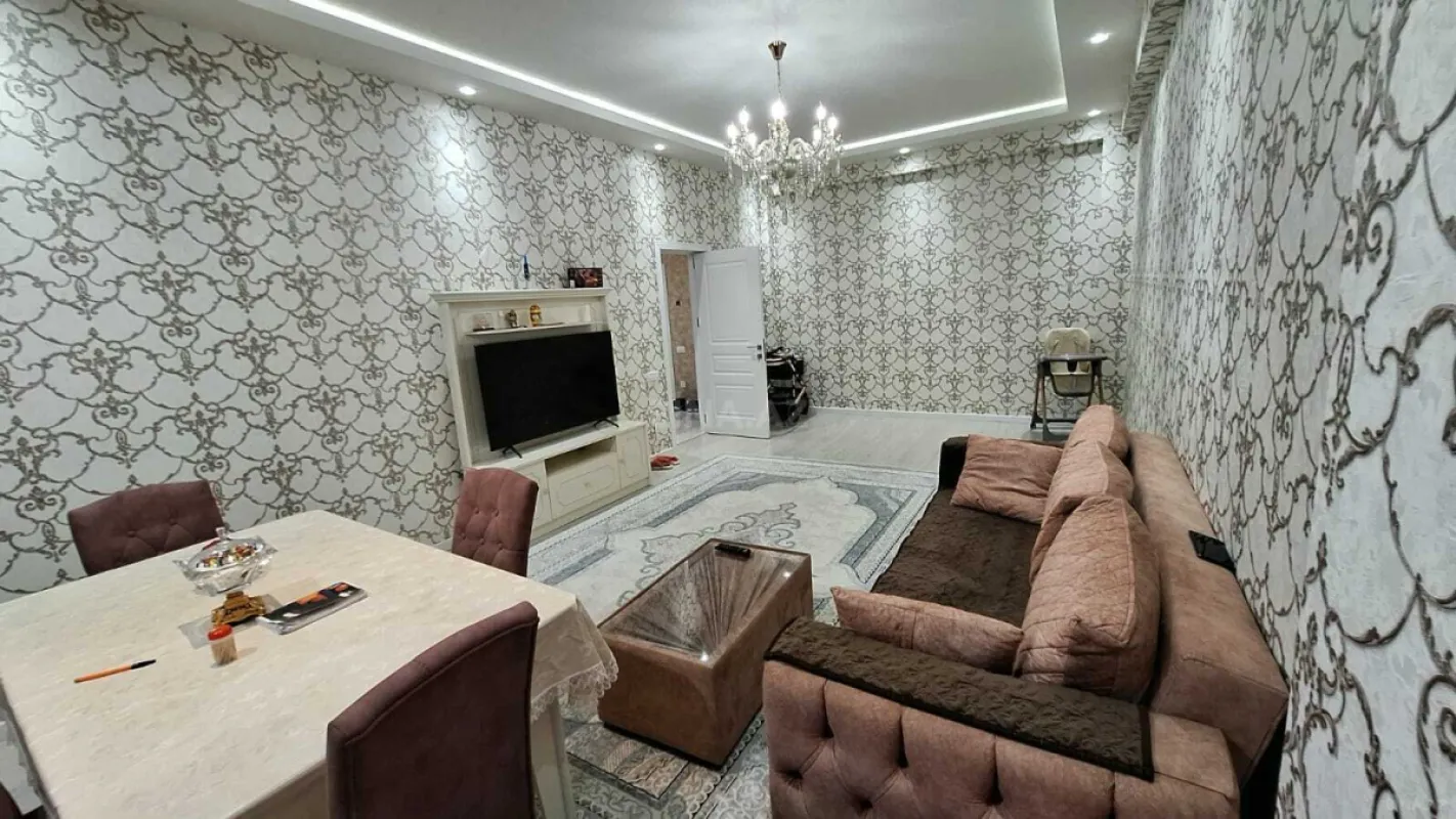 Satılır 2 otaqlı mənzil 77 m²