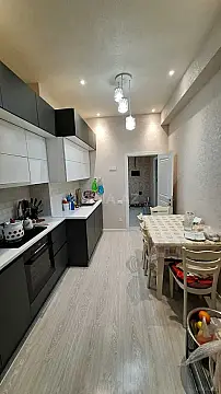 Satılır 2 otaqlı mənzil 77 m²