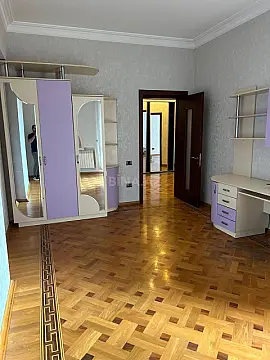 Satılır 5 otaqlı mənzil 250 m²