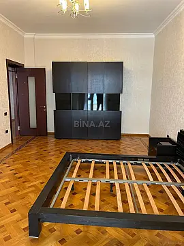 Satılır 5 otaqlı mənzil 250 m²