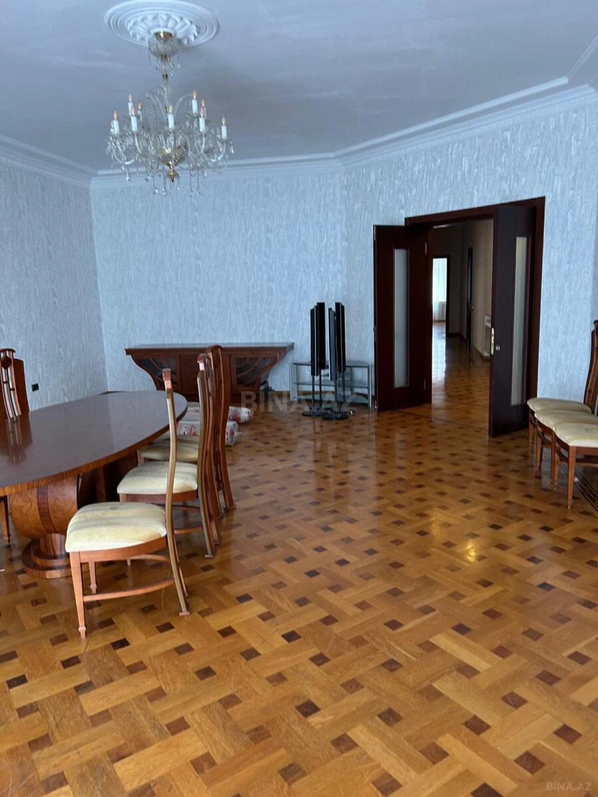 Satılır 5 otaqlı mənzil 250 m²